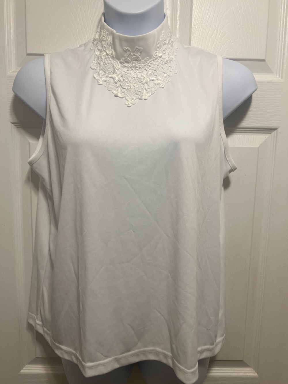 Sleeveless White Mock Neck Tank Top with Lace Collar